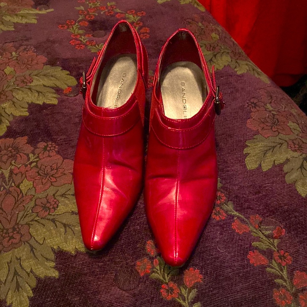 Red Bandolino patent leather shoe boots Size 5.5